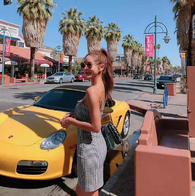 她婚姻失败不幸流产，42岁逆袭成马甲线女神，和小鲜肉谈恋爱！