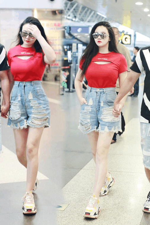 冉莹颖紧出名了, 很窄的裤头硬是穿进去, 网友: 勒这么紧不累吗?