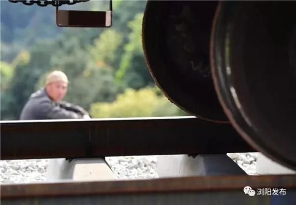  我国@途经长沙，设8站，我国这条在建的最长铁路10月通车