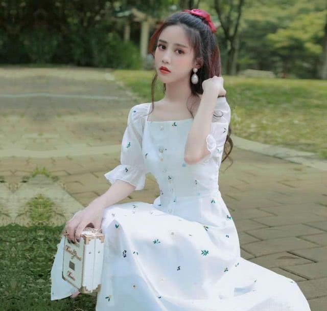  『少女』白色可爱风连衣裙，超级减龄，还你18岁少女感