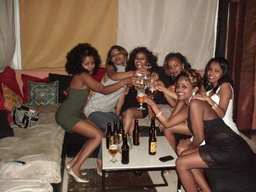 她们拥有白人的样貌,黑人的皮肤,性格热情奔放