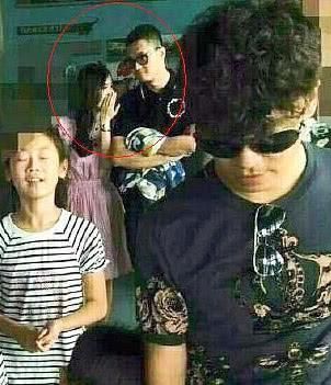 马蓉坚持否认自己出轨，那这些照片是怎么回事，在闹着玩吗