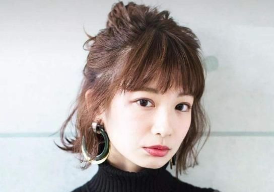  「种卷」女人别烫内扣了，今年流行“发髻卷”，减龄显嫩，发量少也能烫！