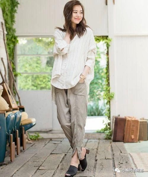 夏天这样穿感觉更轻盈！米色亚麻混织裤装日系夏季造型特集