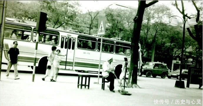 老照片：九十年代的西安市东大街