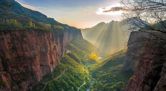 又一个郭亮村走红?藏于“井底”的千年村庄,外出要爬2000级台阶