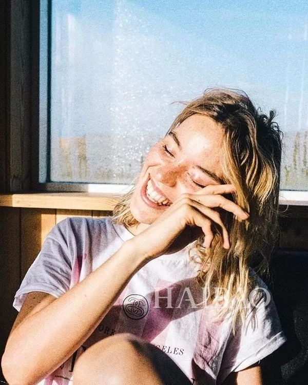 奇怪| 满脸雀斑的她从不磨皮，但是拍出来却比蛇精脸还好看