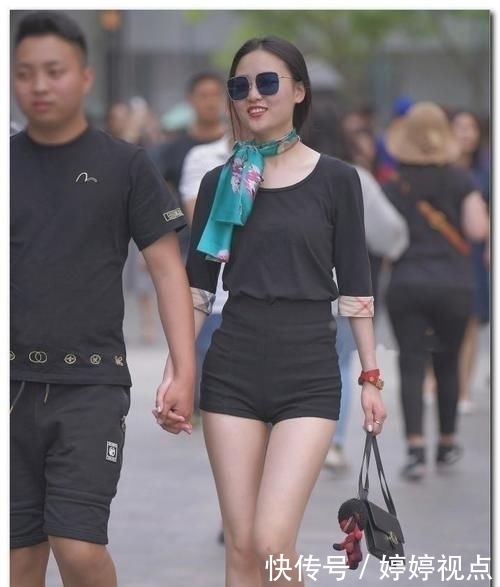 时装周:街拍:时尚穿搭其实很简单,时装周上模特们的穿搭就很值得借鉴