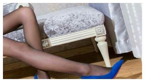 时尚又舒适的尖头高跟鞋，衬托出纤瘦细腻的美腿，提升女人魅力！