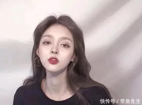 #情话#我想你的浪漫情话:想到你就脸红 见你不用腮红