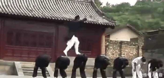 实拍：湖北“轻功”第一人，上演飞檐走壁，纵跳20米身轻如燕