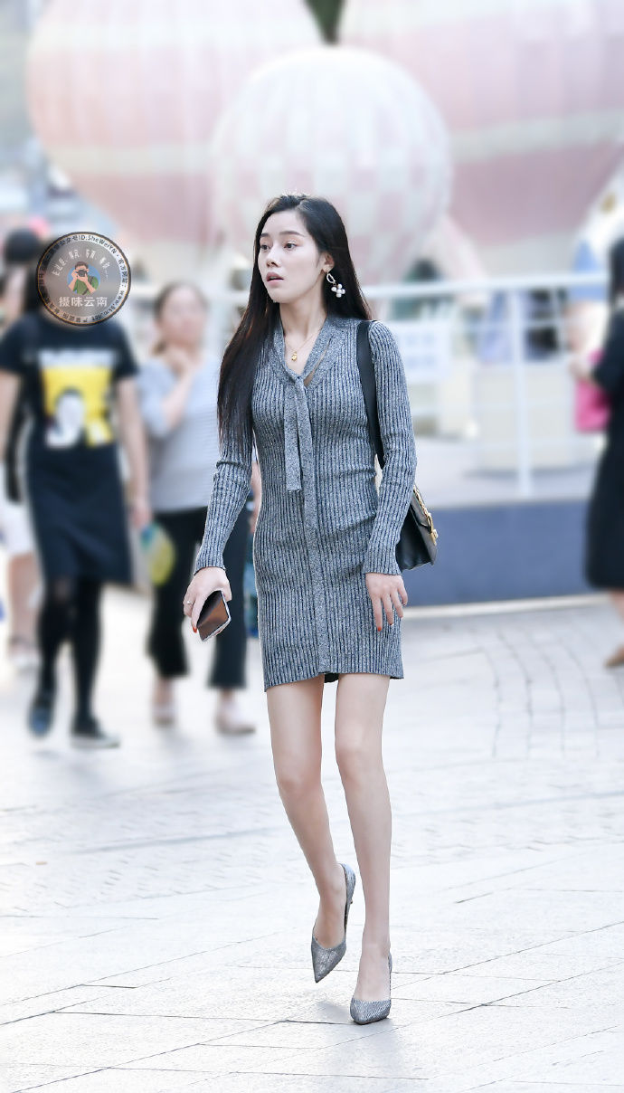 街拍重庆:夏天穿裙子，不仅清凉，还好看!