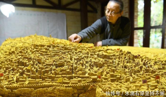  地标@7旬老人用泡沫雕刻出1944年老重庆, 完美还原133条街道、32个地标！