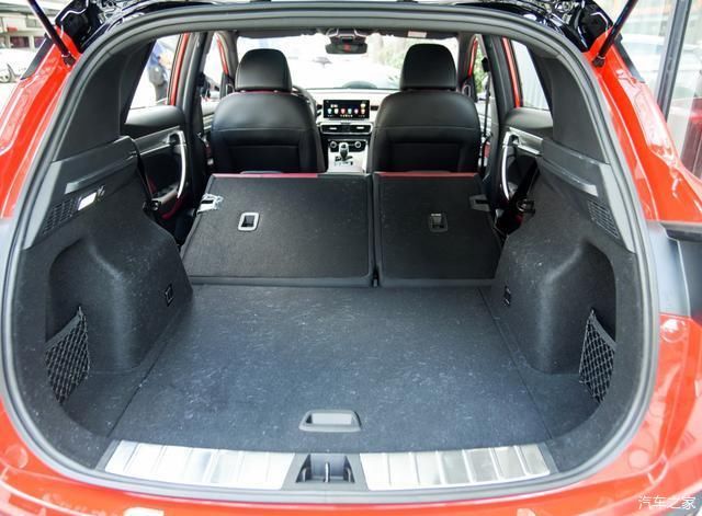  『车型』年轻人都喜欢的SUV，四出排气7.9秒破百，仅卖8.88万，年销13万台