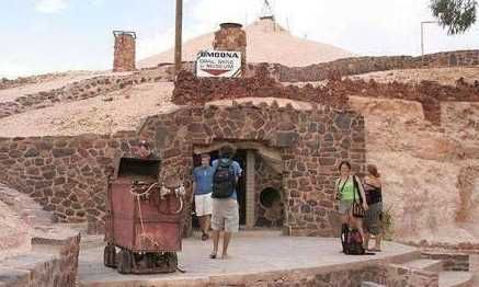 澳大利亚一座神奇的城市,居民都爱住地下,游客来了也往地下走!