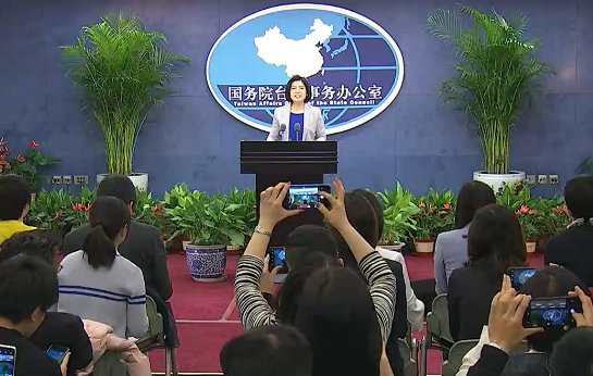  [亮相]国台办新任发言人朱凤莲亮相，现场问候台湾同胞