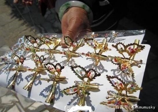 80,90后小时候穿过的爆款服饰，你穿过下面的几件呢？