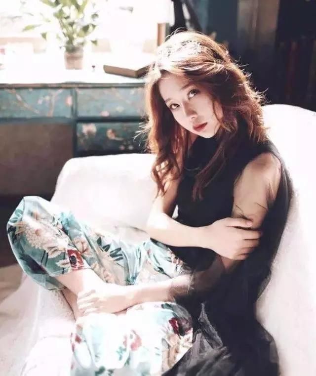 抖音温婉澄清谣言，不开美颜大方回应整容，网友:我的婉妹去哪