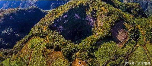 云南有一“天坑”成世外桃源，32人隐居几十年，给再多钱也不搬走