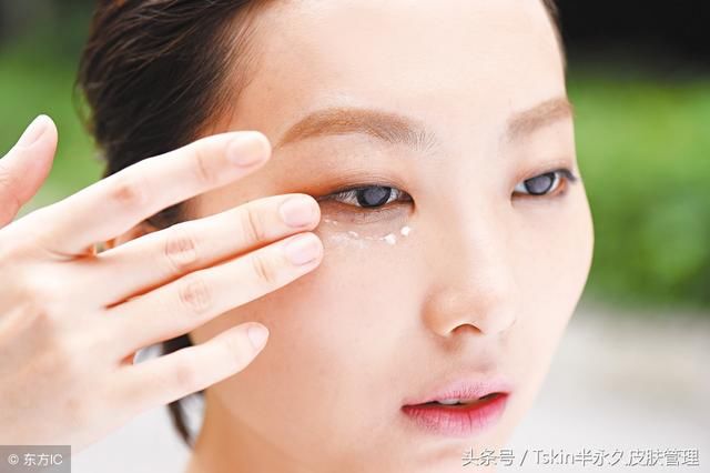 很多妹纸们做完睫毛后都美美哒！怎么样让睫毛的美更持续呢？