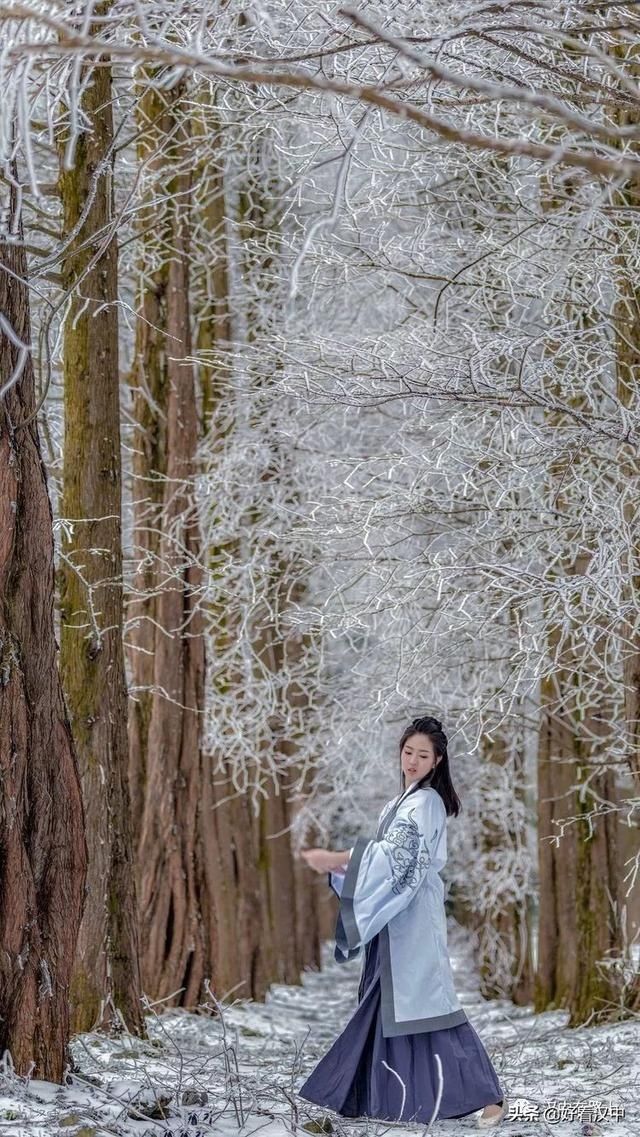 大雪过后的汉中龙池特别适合汉服摄影，不信你看