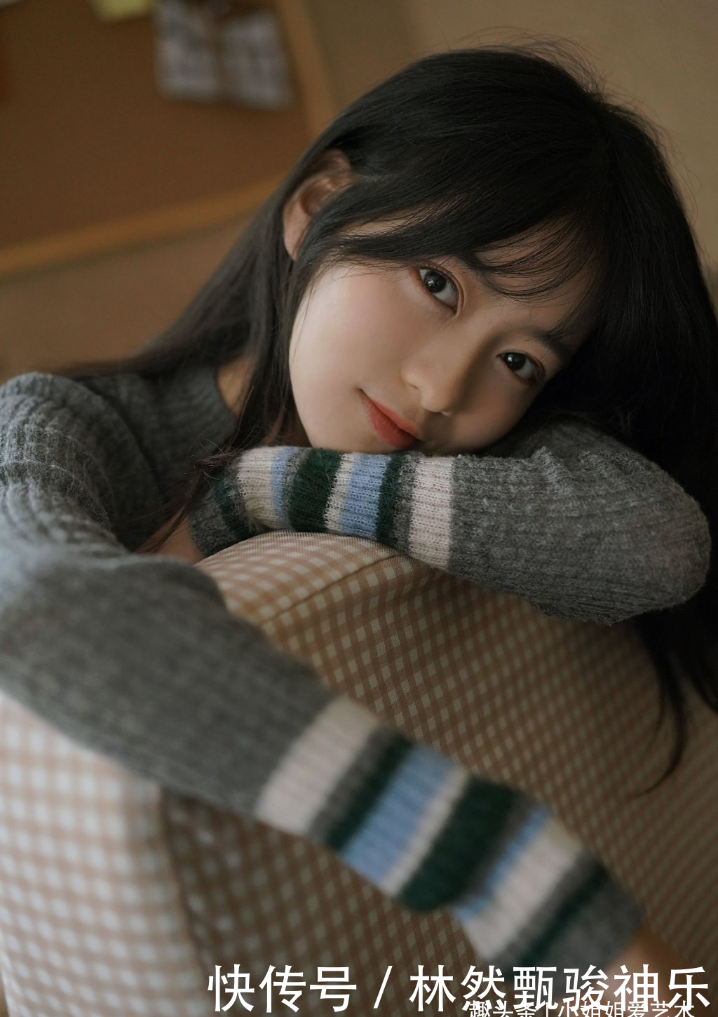 『写真』清纯少女，白皙大长腿，可爱俏皮私房写真