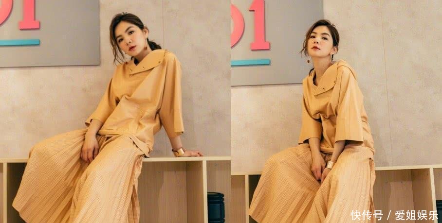 陈嘉桦脚踩恨天高, 搭配浅色短裙很淑女, 网友: 这才叫女人!