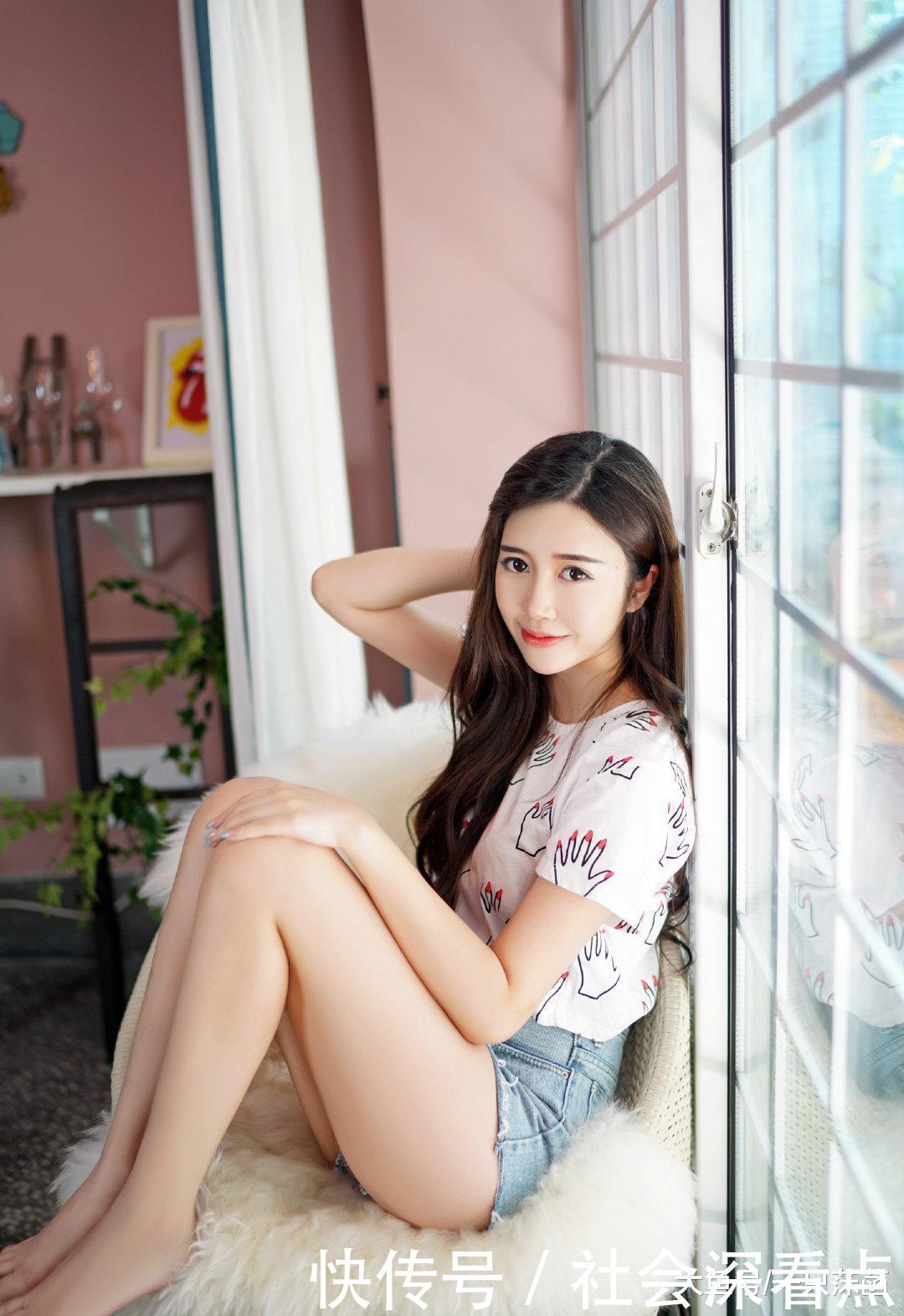 『范儿』靓丽的女生就是不一样,连坐着都这么起范儿