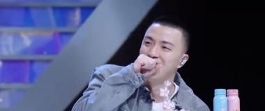 「蓬松」什么样蓬松的头发是Jony-J事业上的滑铁卢,让他只想当做是一场梦