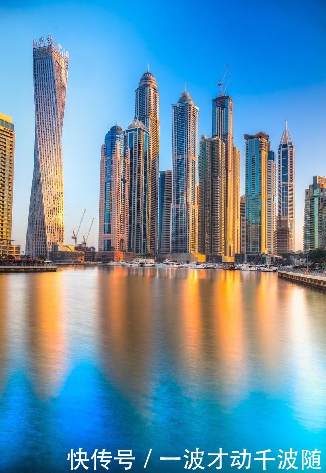 中国“最恐怖”的电梯,依靠着悬崖修建,高达335米!