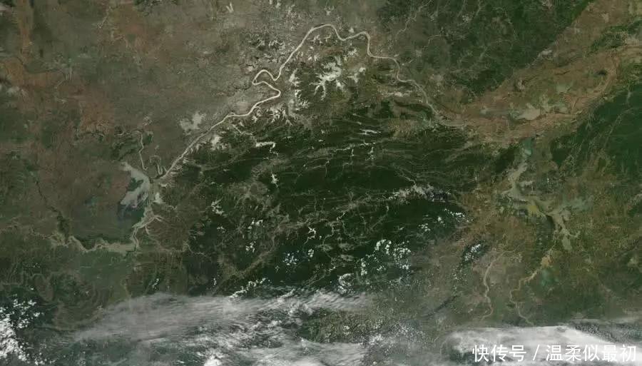 怪异！我国洞庭湖突然变色，NASA卫星紧急对准发现玄机