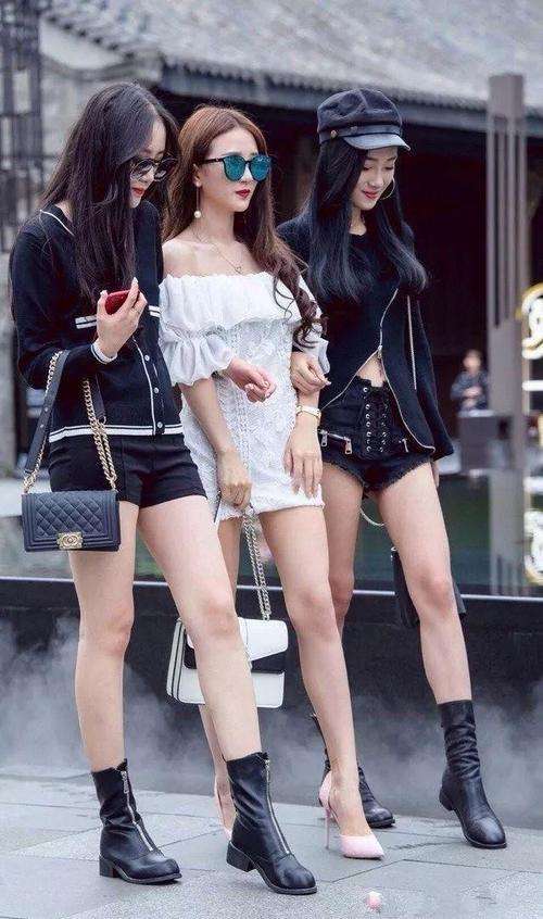街拍：一排长腿美腿如玉高挑妹纸真是亮瞎眼了