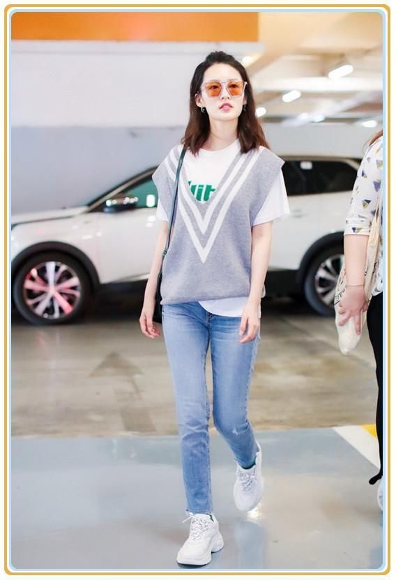 看了28岁李沁的仔裤，再看41岁陈数，网友：果然腿细就是资本！