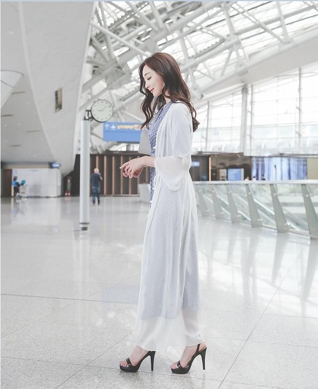 人像摄影：选择合适的拍摄风格，展现出模特的成熟风韵