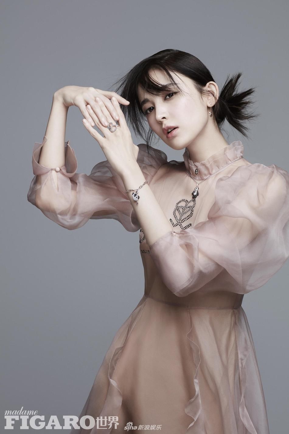 组图：娜扎透视装秀窈窕身材 清淡素雅仙气足