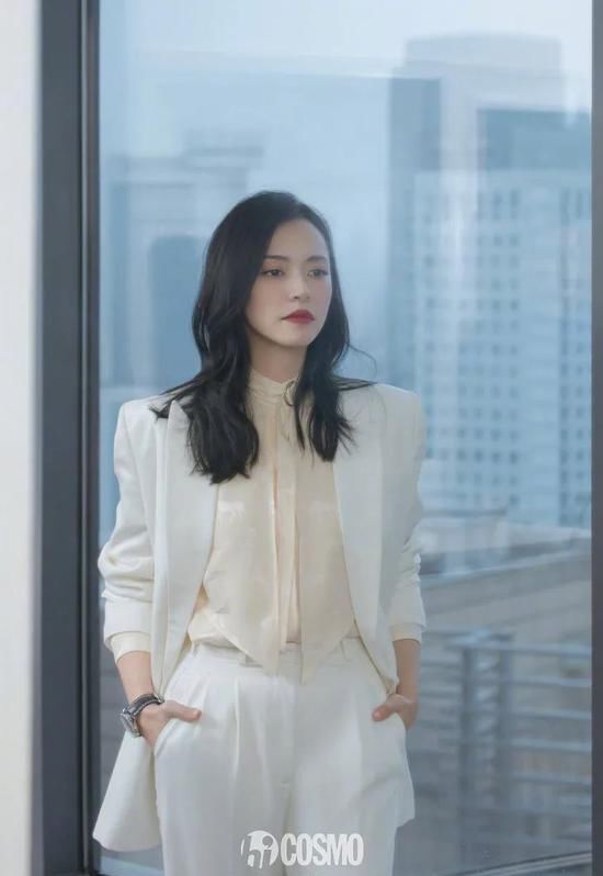 『穿着』复工穿什么 当穿着白衬衫的娜扎一出现我知道了