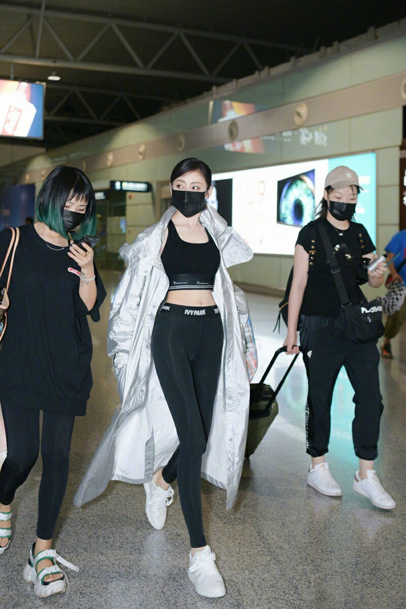 张天爱这腿超模看了都得哭!网友:我要有这身材也天天这样穿!