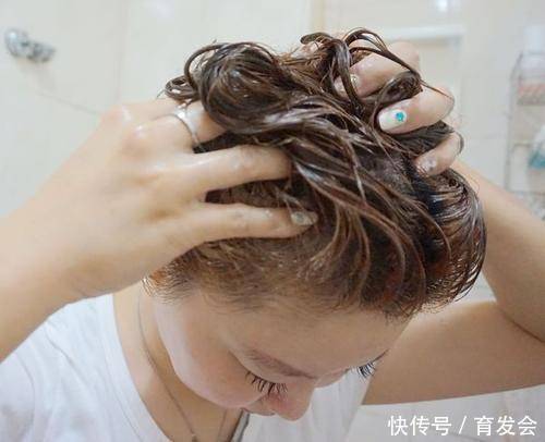  完美：洗头不能随便，做好准备完美防脱！