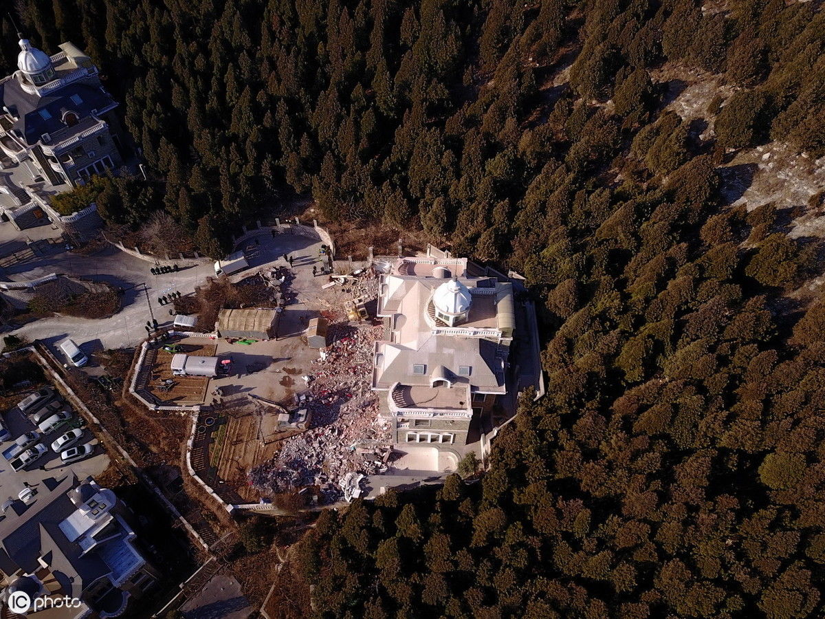 “最牛”别墅遭拆，面积近2000平占地约3亩，光搬家就用了5个小时