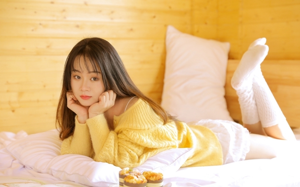 『写真』美女街拍柠檬味少女修长美腿性感写真图片,甜美的笑容很是治愈