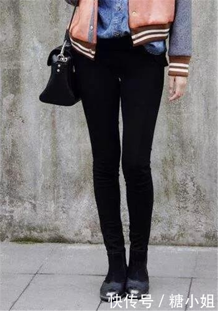 穿双漂亮的银色细高跟鞋，你还会去搭双袜子么？