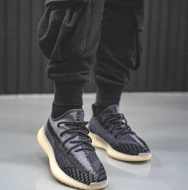  [预警]莆里莆气？YEEZY BOOST 350 V2「Asriel」无预警实物曝光！