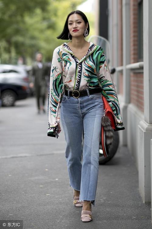 又到了“衬衫”受宠的季节，赶紧学着搭配起来