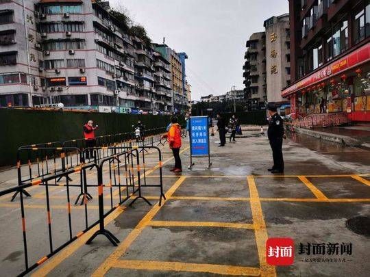  「温暖」温暖延续 成都地铁“搭一把手”为高考学子出份力