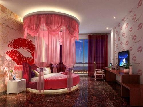 情侣酒店的床为什么是圆的？不应该是天圆地方吗？