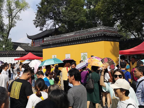 国庆苏州香火最旺的寺庙，寺内人山人海，网友回复：都因一首唐诗