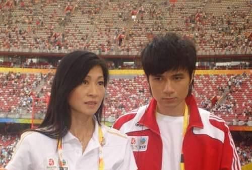 『大势所趋』TVB主持半年没工作宣布离巢，感叹裁人是大势所趋，自己没有留恋
