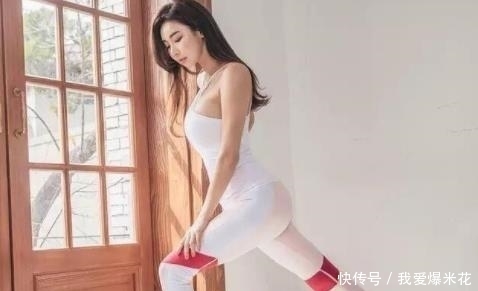  #气质#街拍女神：富有活力的紧身打底裤小姐姐，仙女气质十足