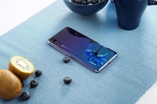 想要C位出道 华为P20系列教你如何搭配极光色