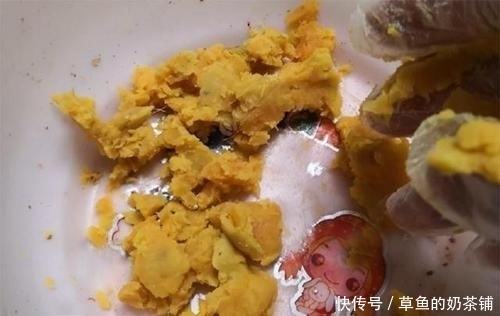  「草鱼」专供鲤鱼和草鱼的自制饵料，让你钓50斤的鱼获和玩一样